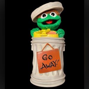Oscar the grouch sesame street Jim Henson vintage coin bank illco toy cap grey
